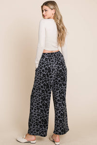 WIDE-LEG DRAPEY PANTS